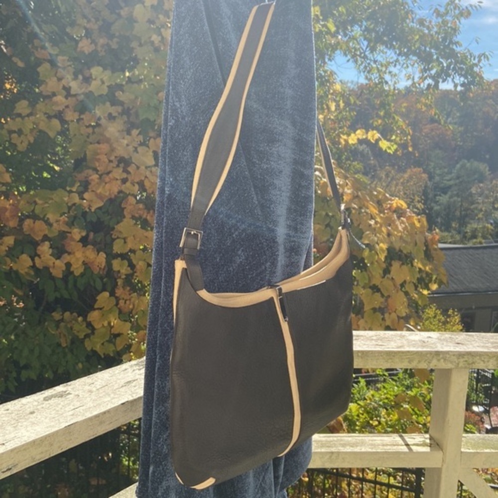 Bally Mod Hobo Brown Leather Beige Canvas Shoulder Handbag Purse - Picture 3 of 14